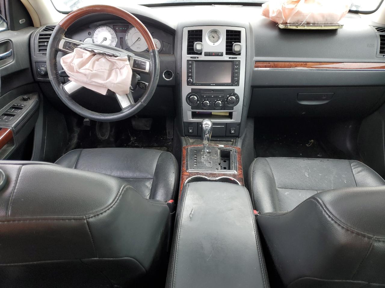 2010 Chrysler 300 - Image 8