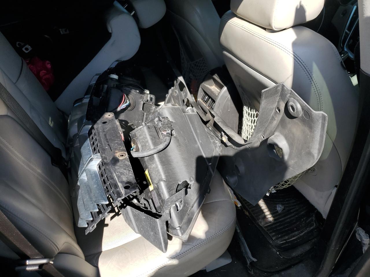 2014 Cadillac SRX - Image 13
