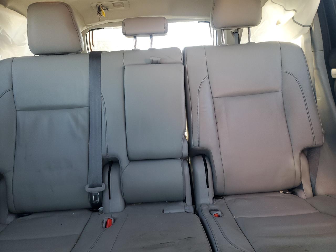2018 Toyota Highlander - Image 10