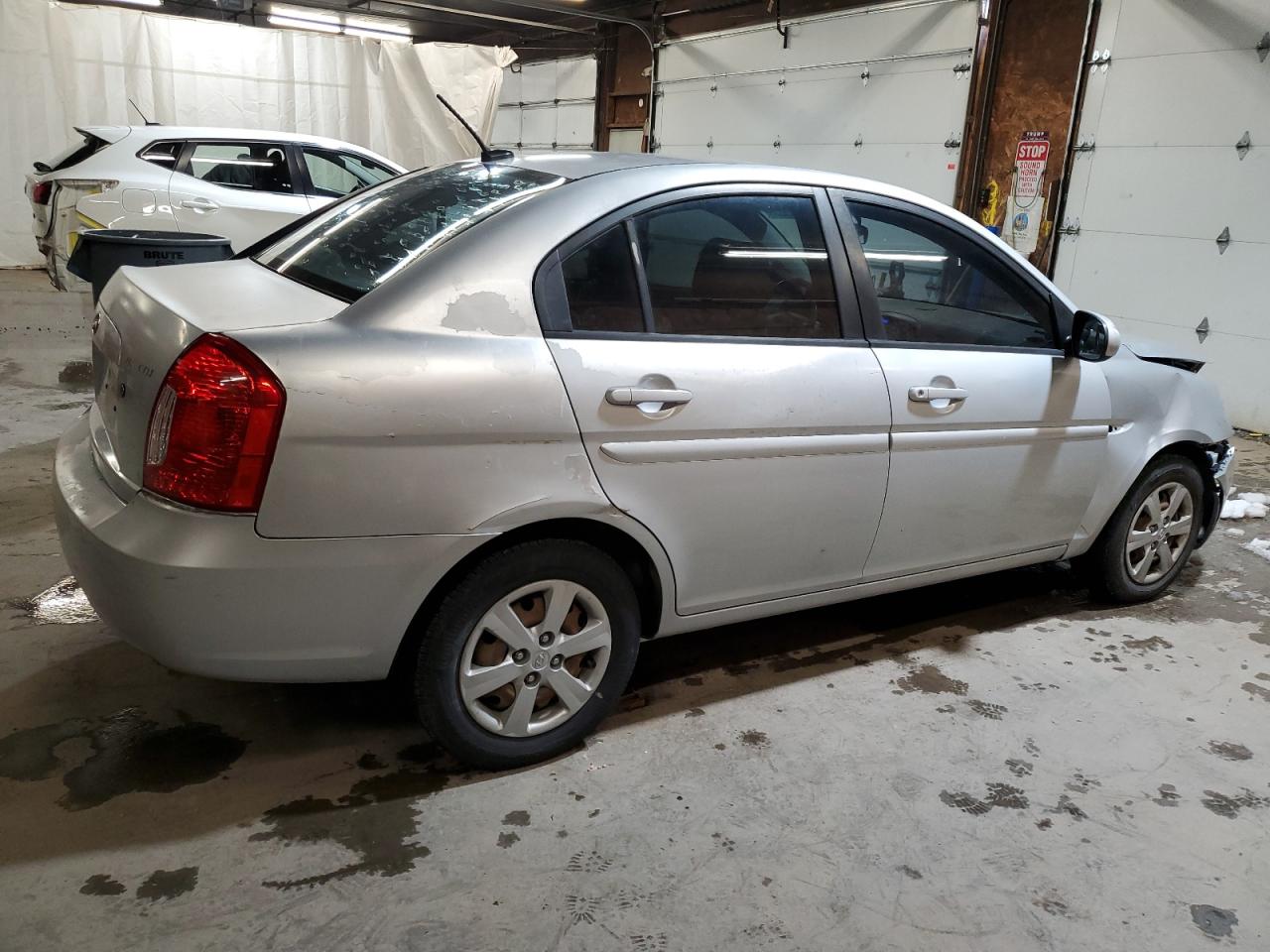 2011 Hyundai Accent - Image 3