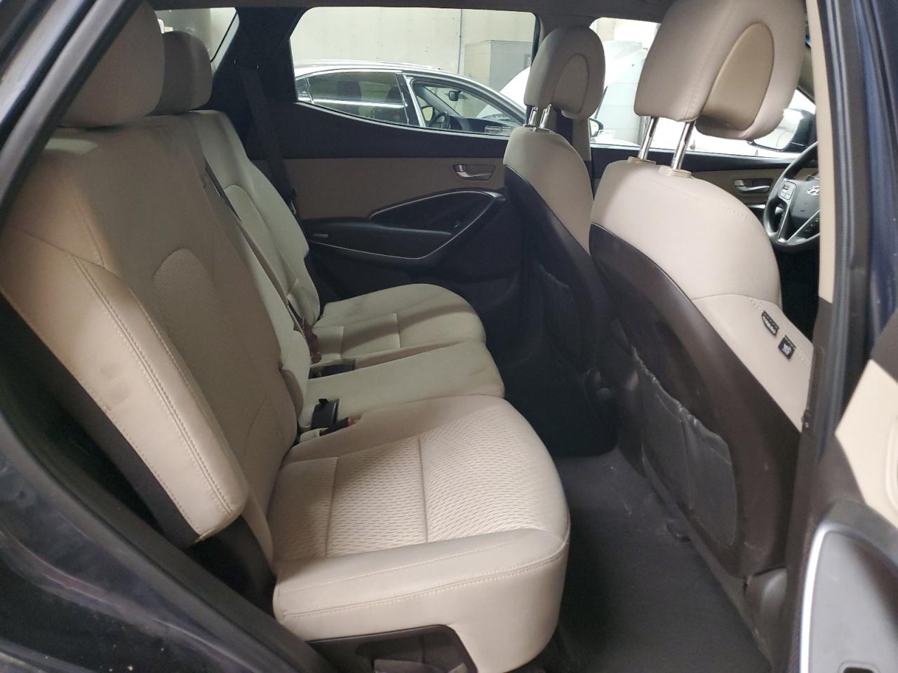 2017 Hyundai Santa Fe - Image 11