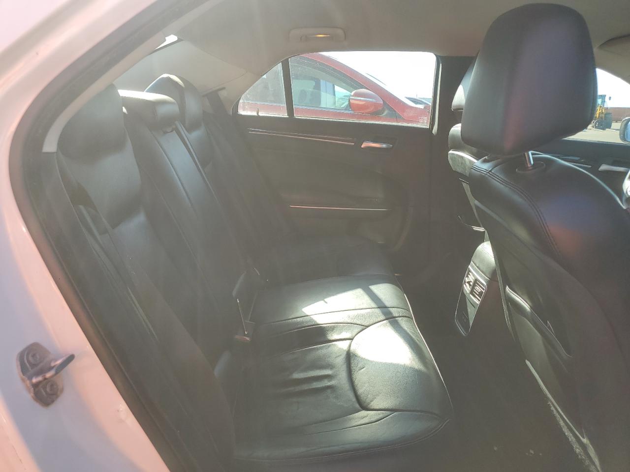 2015 Chrysler 300 - Image 10