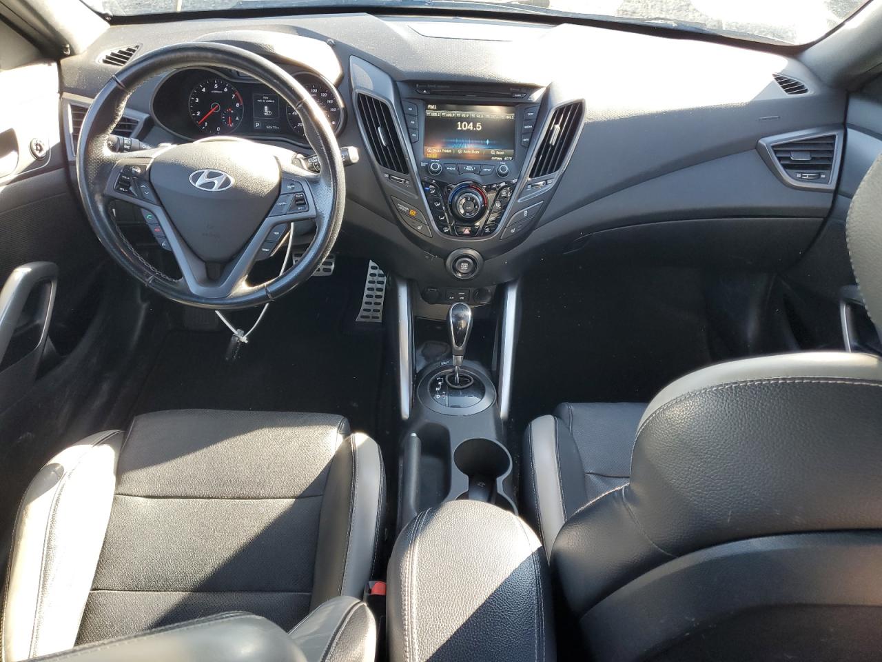 2016 Hyundai Veloster - Image 8