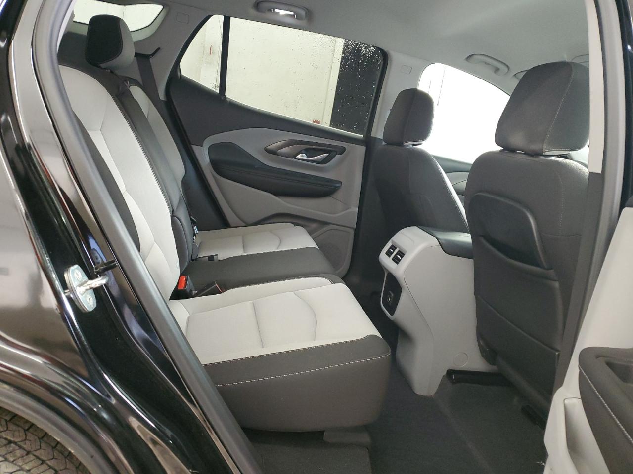 2022 GMC Terrain - Image 11