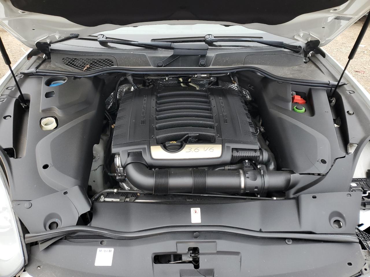 2017 Porsche Cayenne - Image 13
