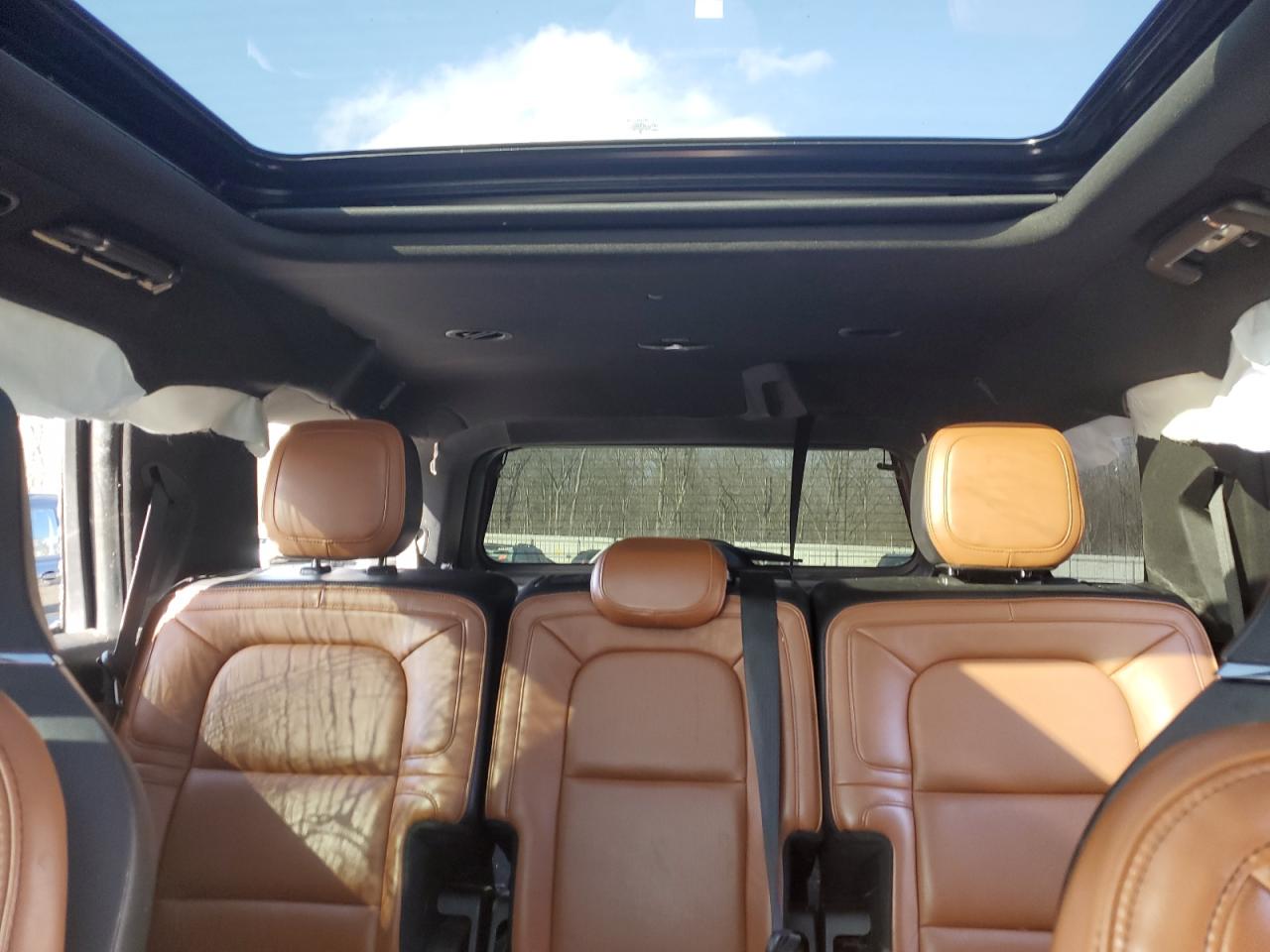 2019 Lincoln Navigator - Image 10