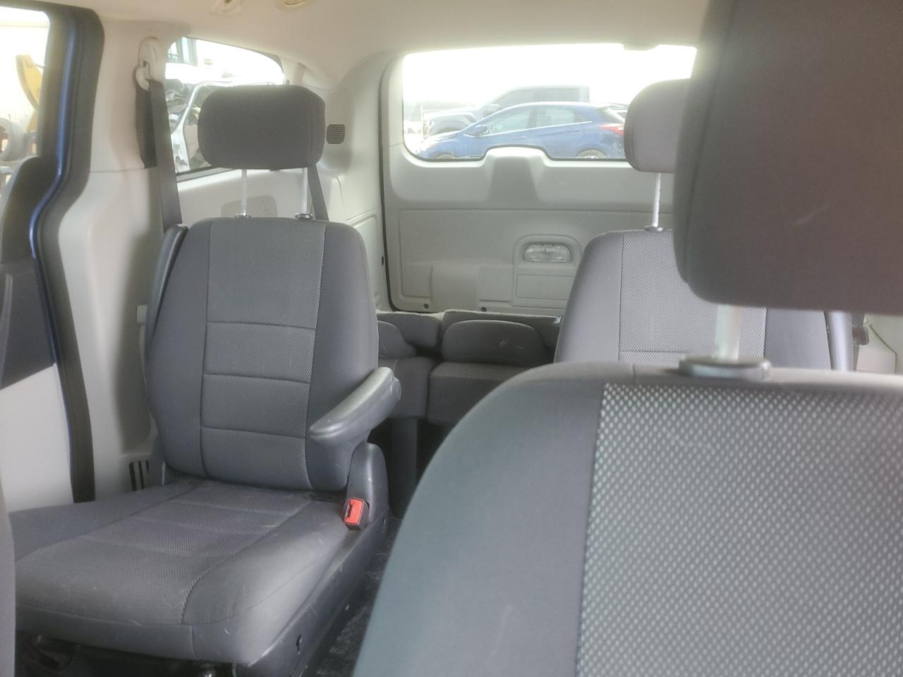 2008 Dodge Caravan - Image 10