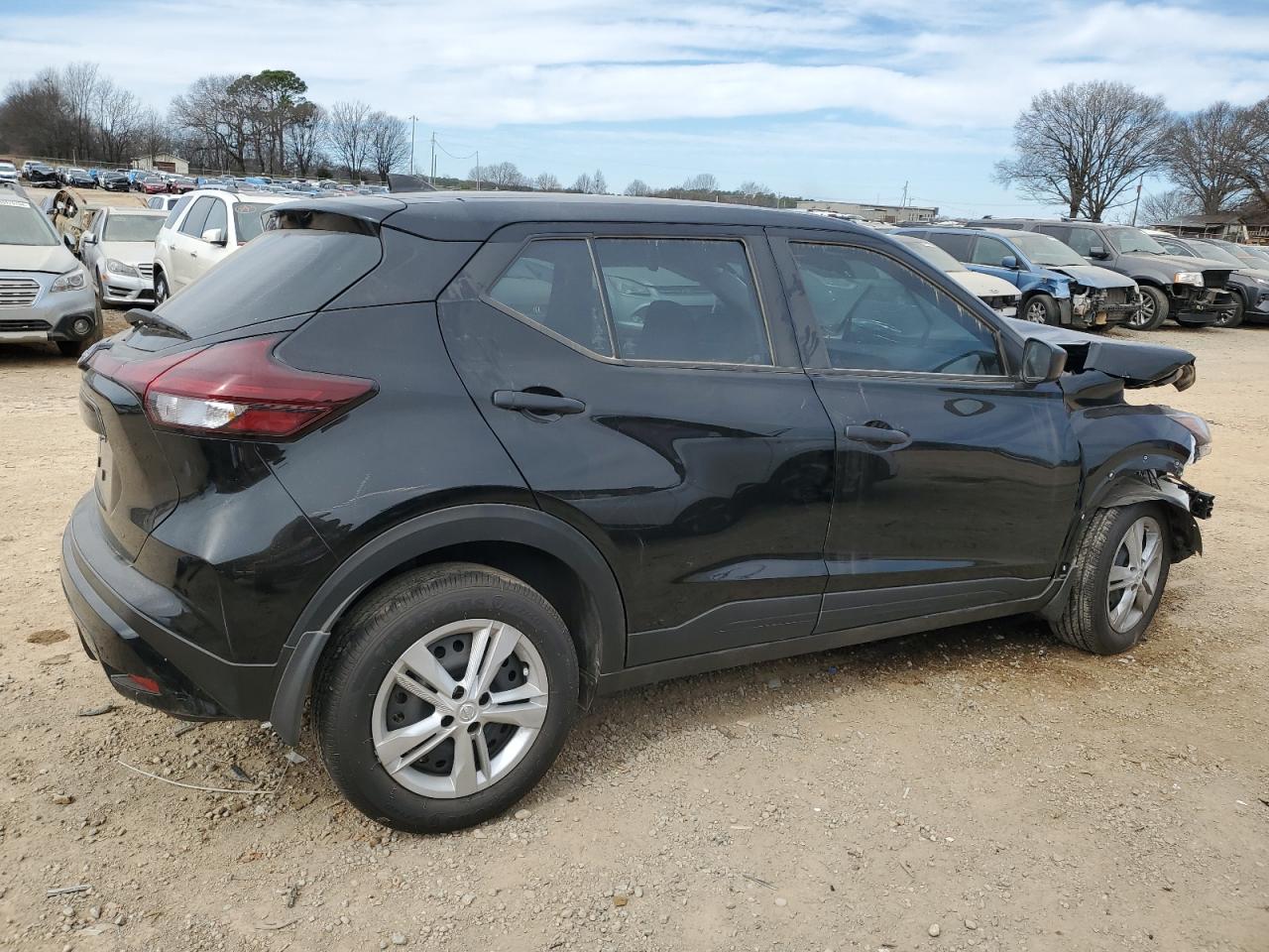 2024 Nissan Kicks - Image 3