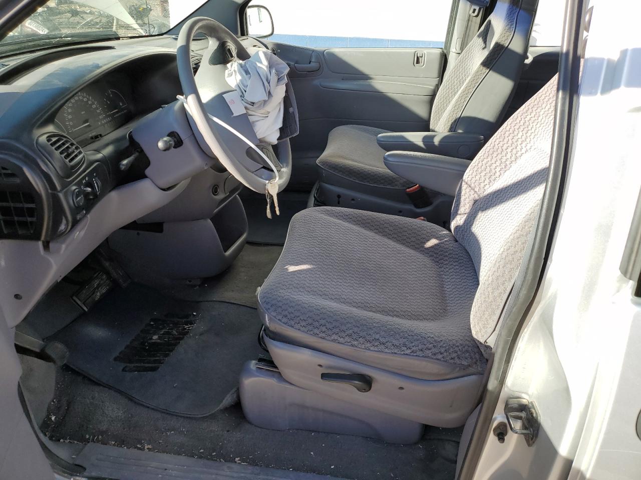 2000 Plymouth Voyager - Image 7