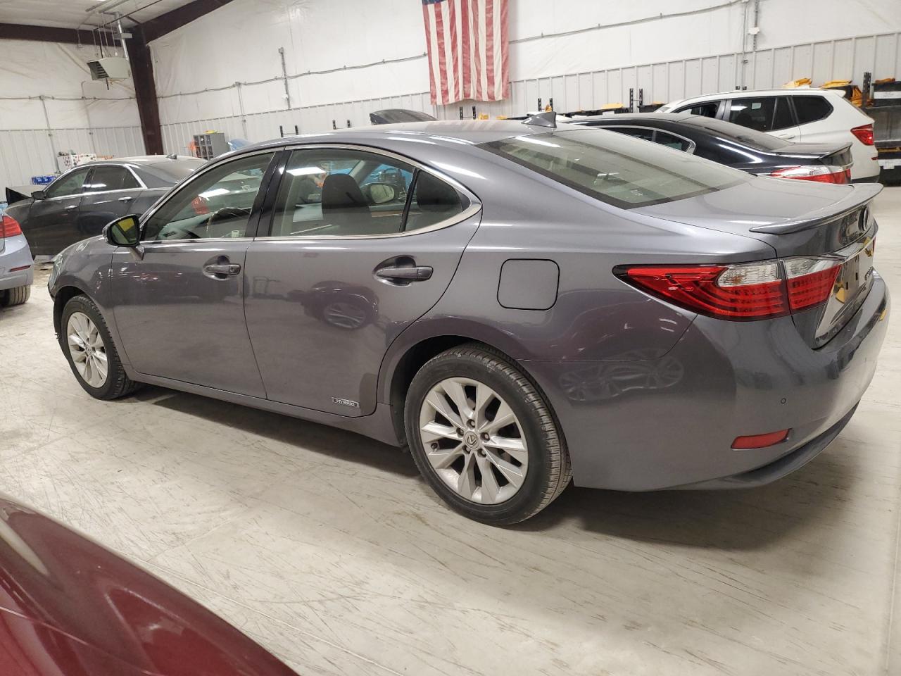 2015 Lexus ES - Image 2