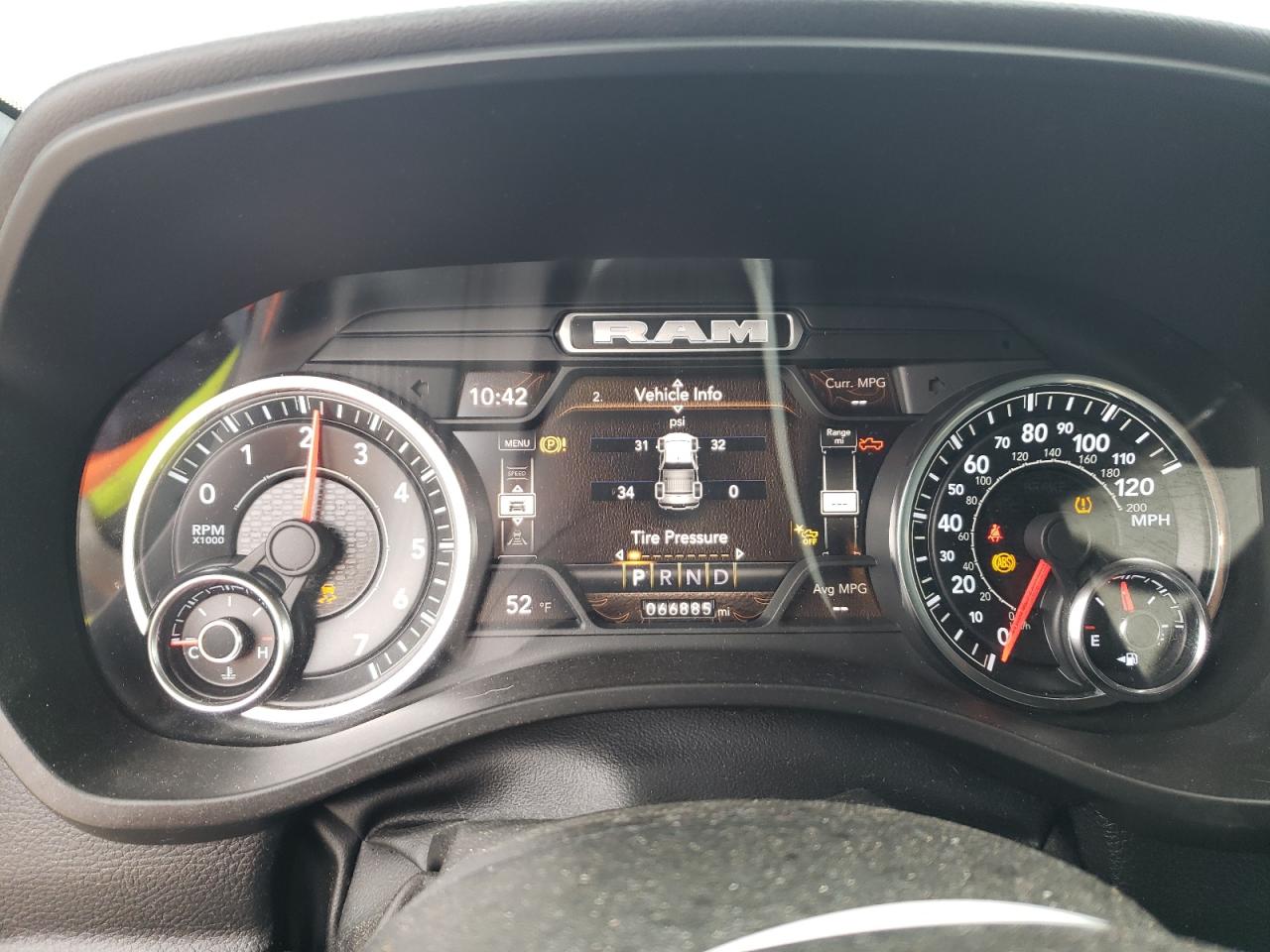 2022 RAM 1500 - Image 9
