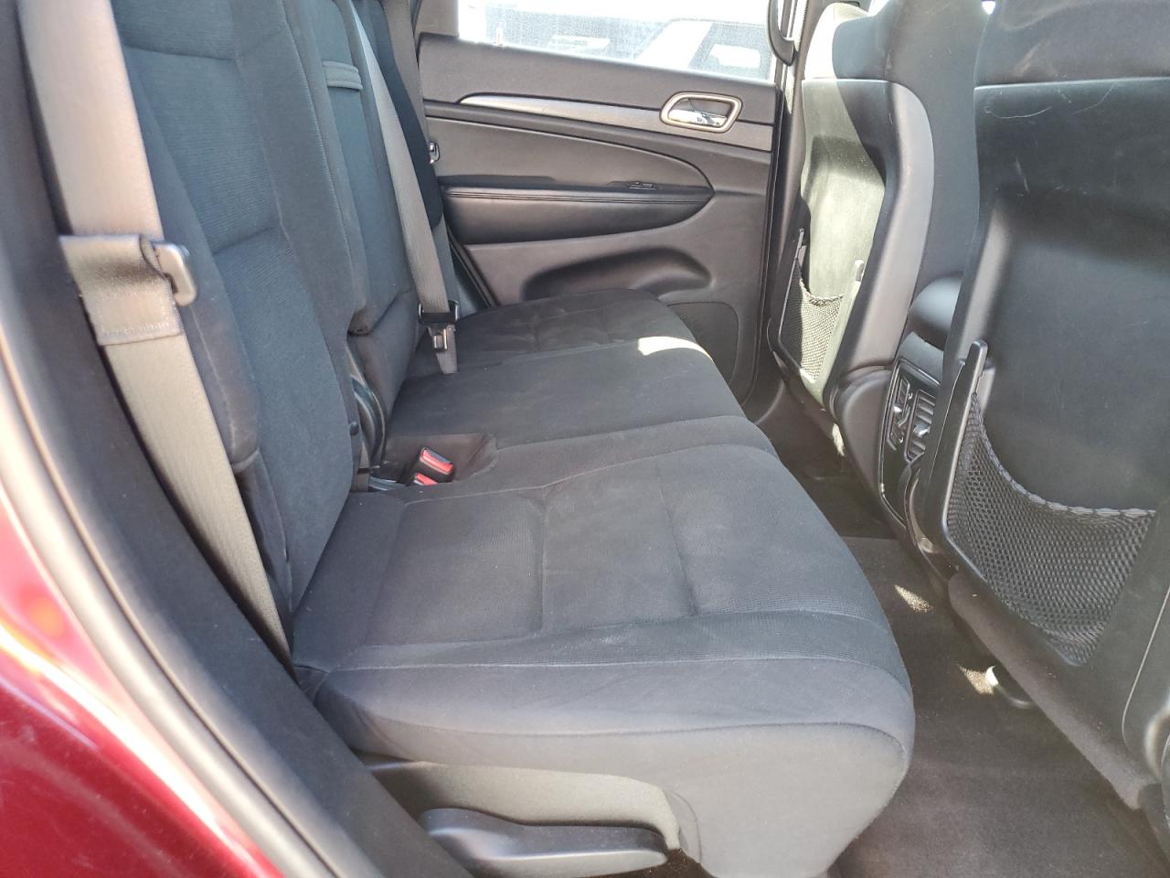 2017 Jeep Grand Cherokee - Image 11