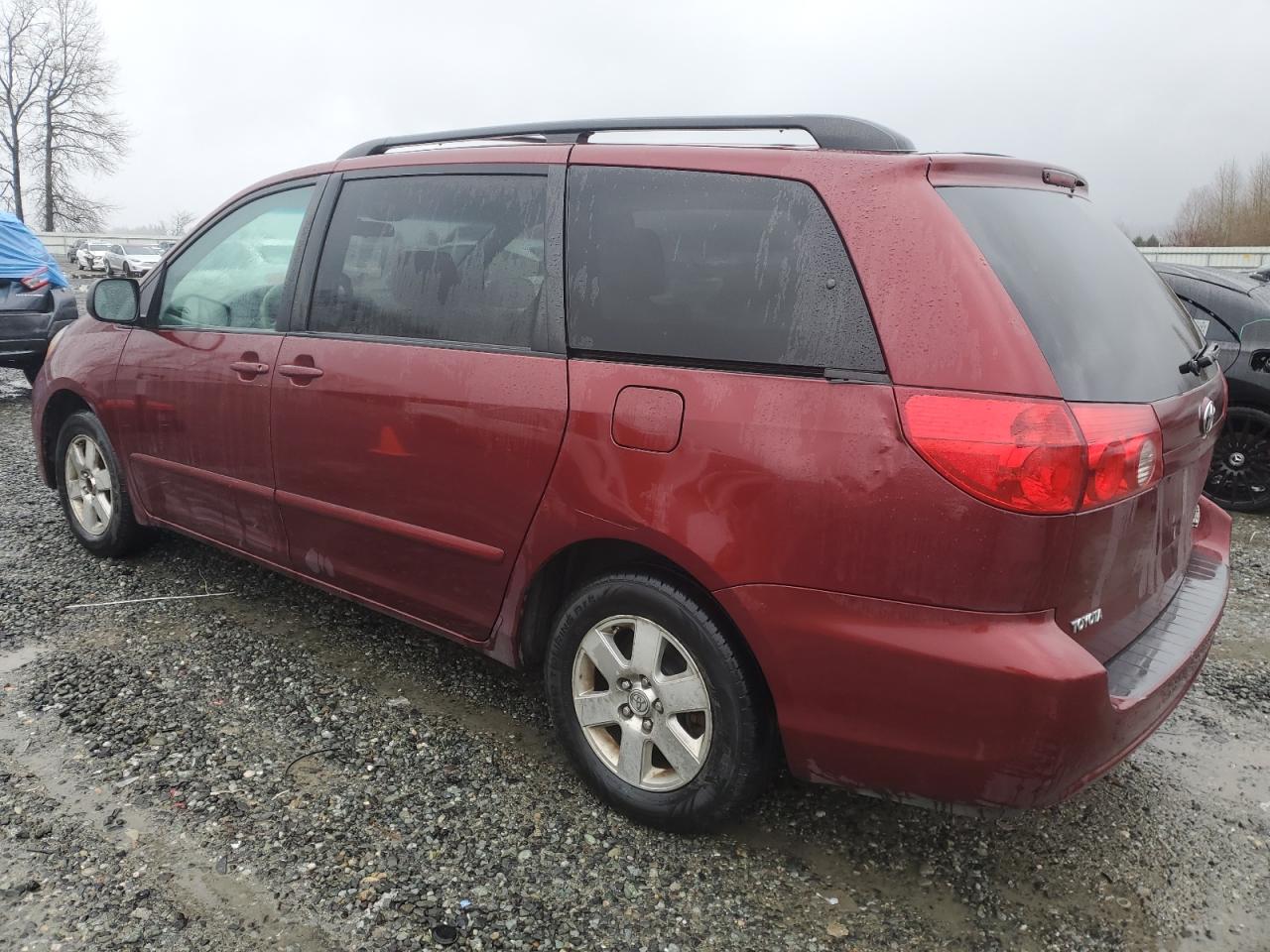 2008 Toyota Sienna - Image 2