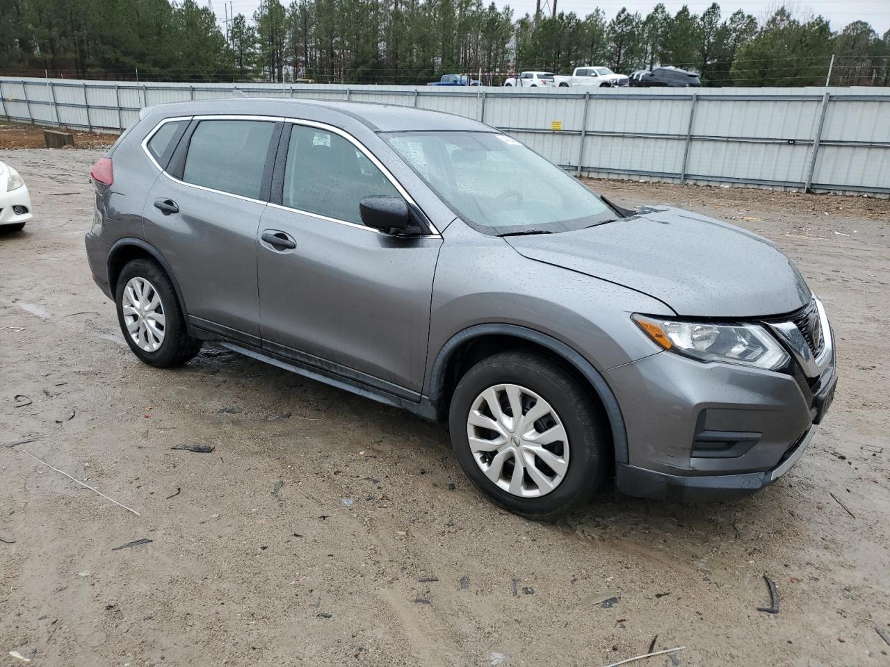 2018 Nissan Rogue - Image 4