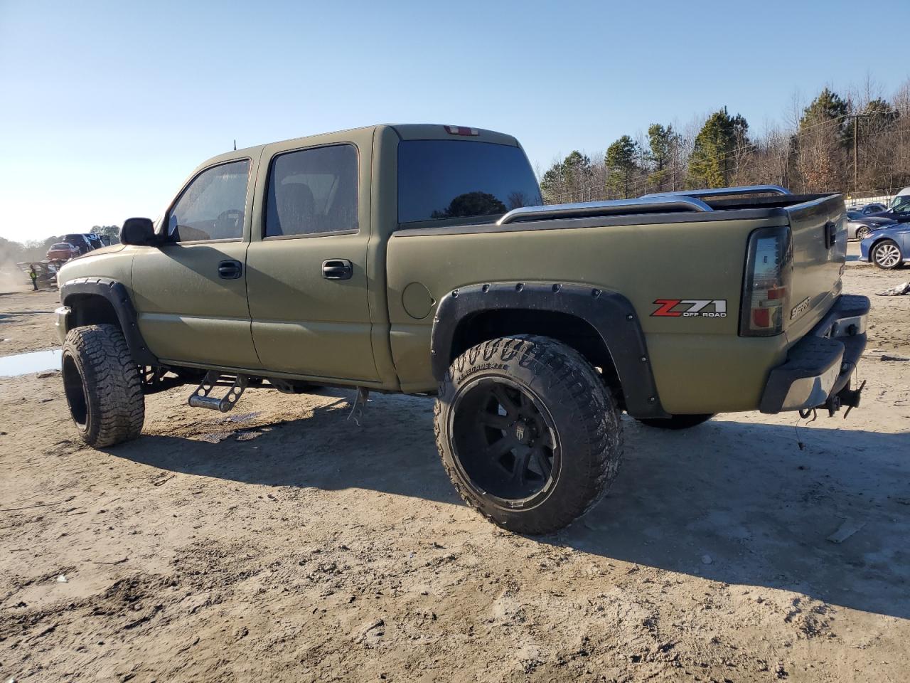 2004 GMC Sierra - Image 2