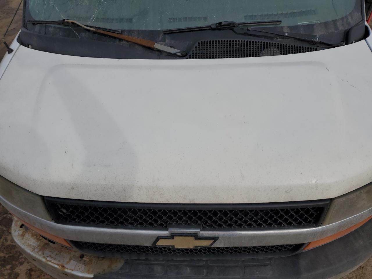 2010 Chevrolet Express - Image 11