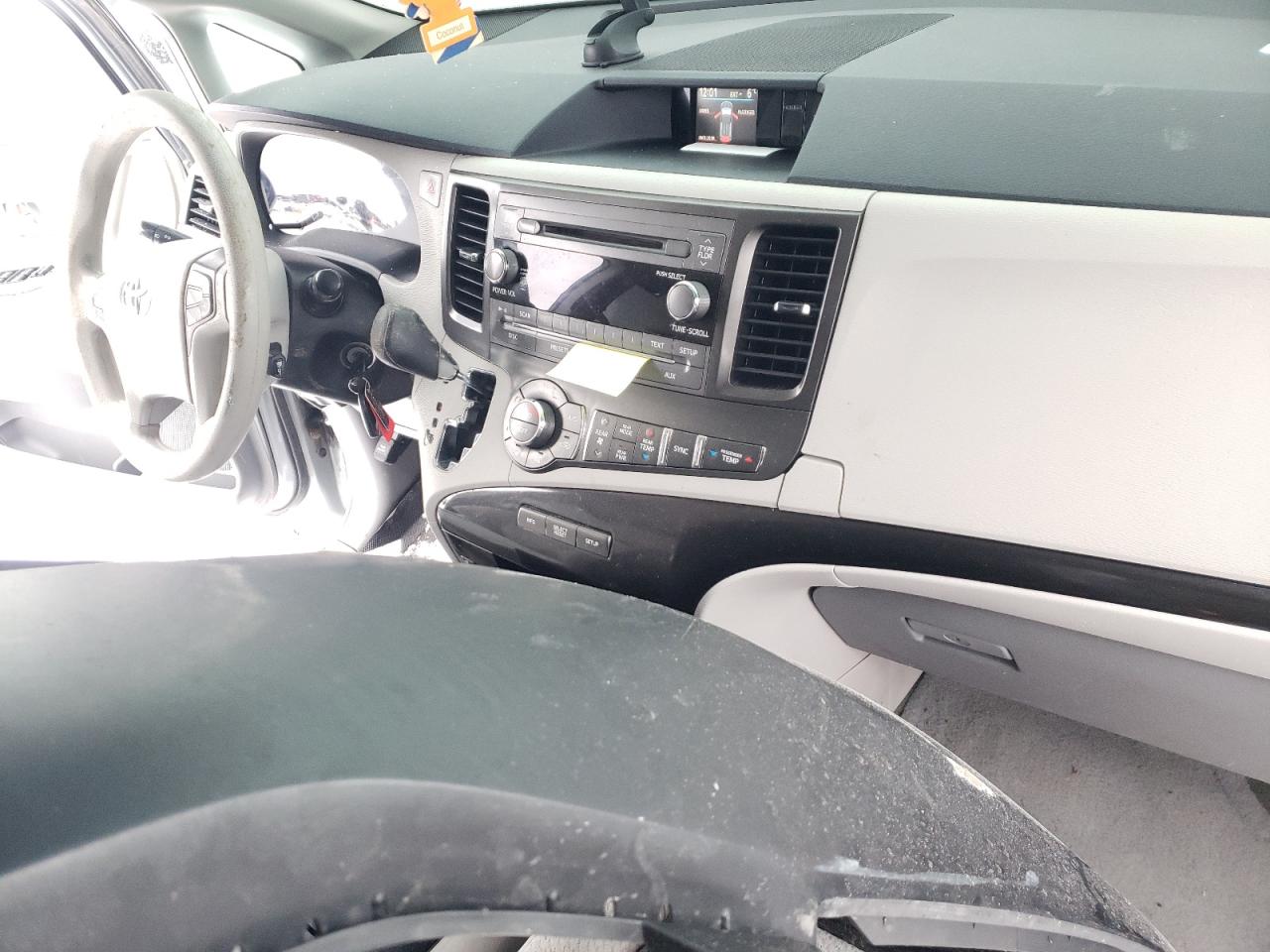 2014 Toyota Sienna - Image 8