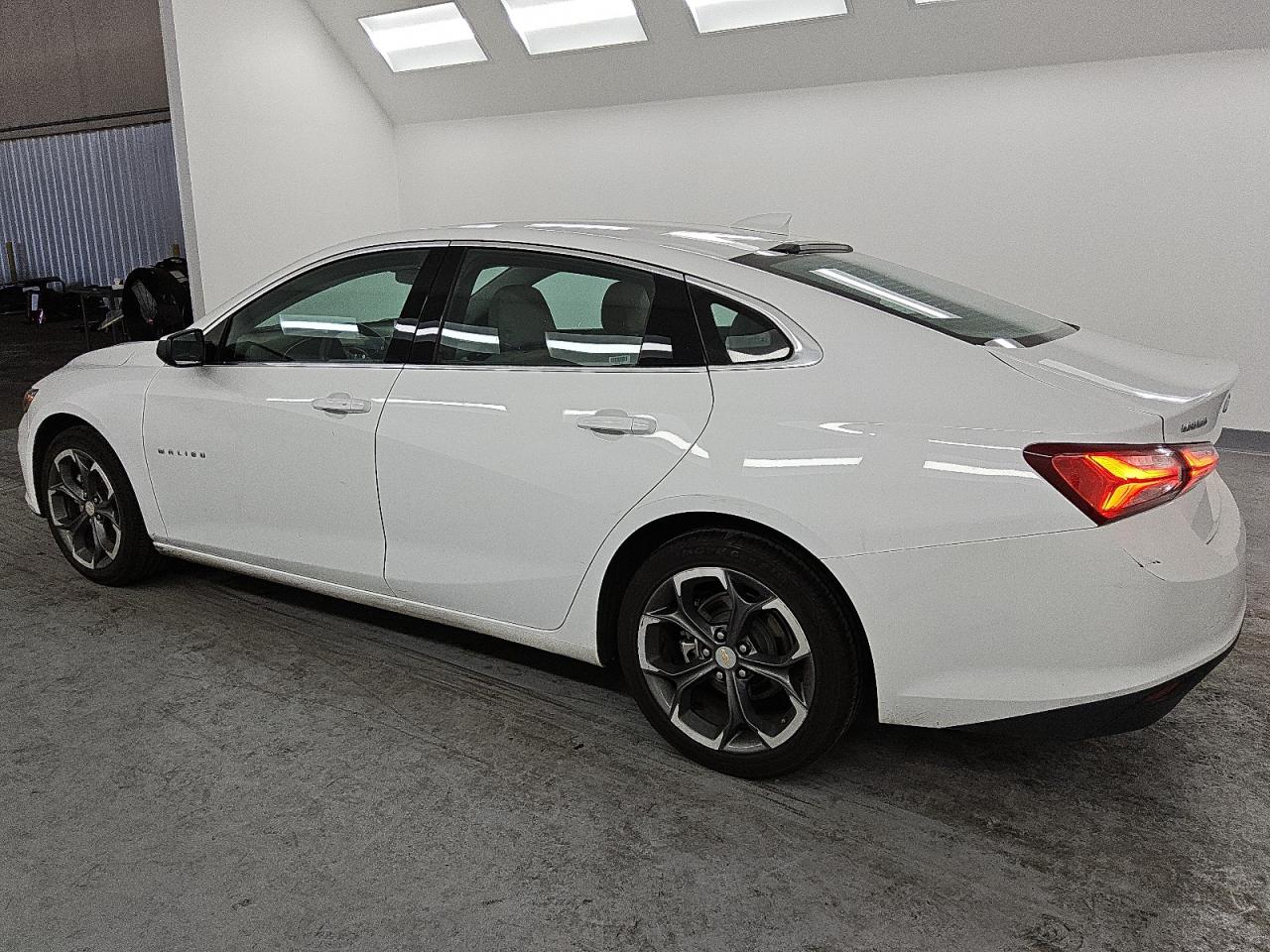 2022 Chevrolet Malibu - Image 2