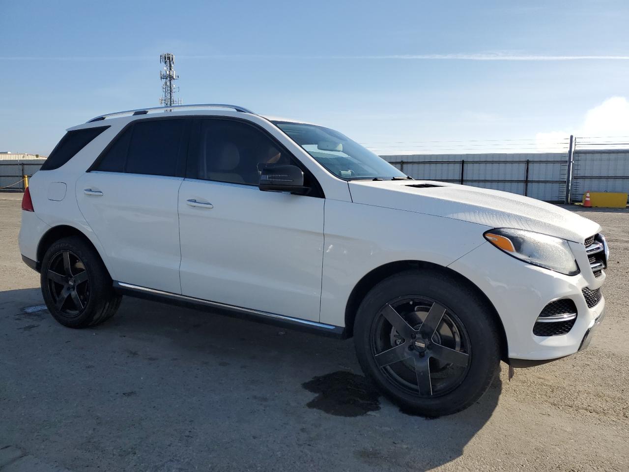 2016 Mercedes-Benz GLE - Image 4