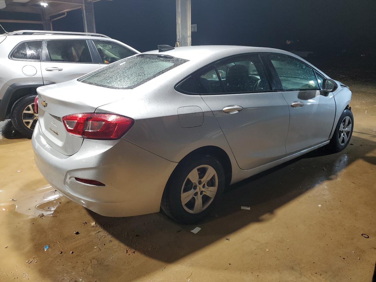 2018 Chevrolet Cruze - Image 3