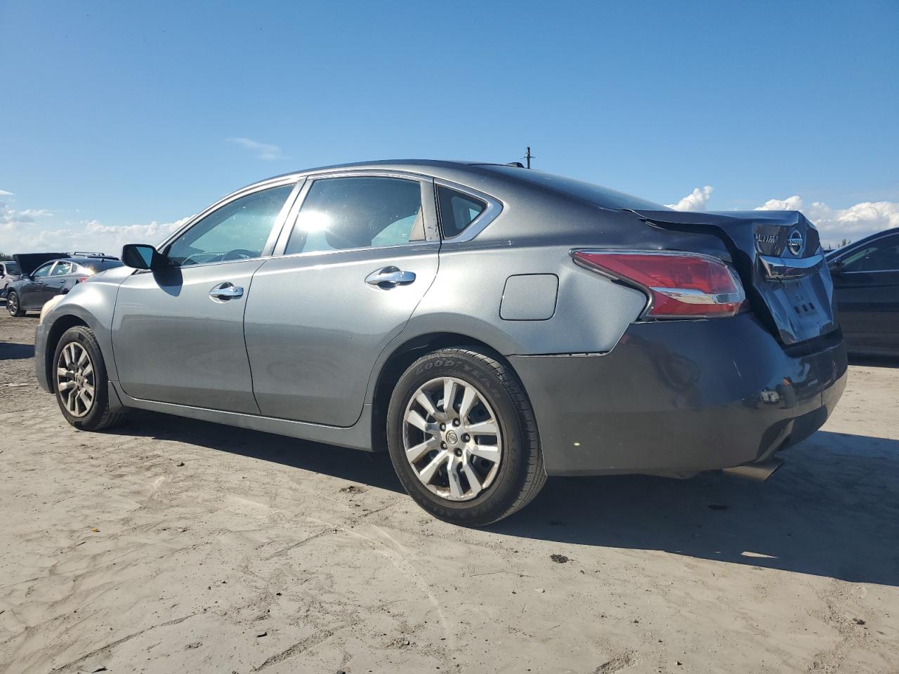 2015 Nissan Altima - Image 2