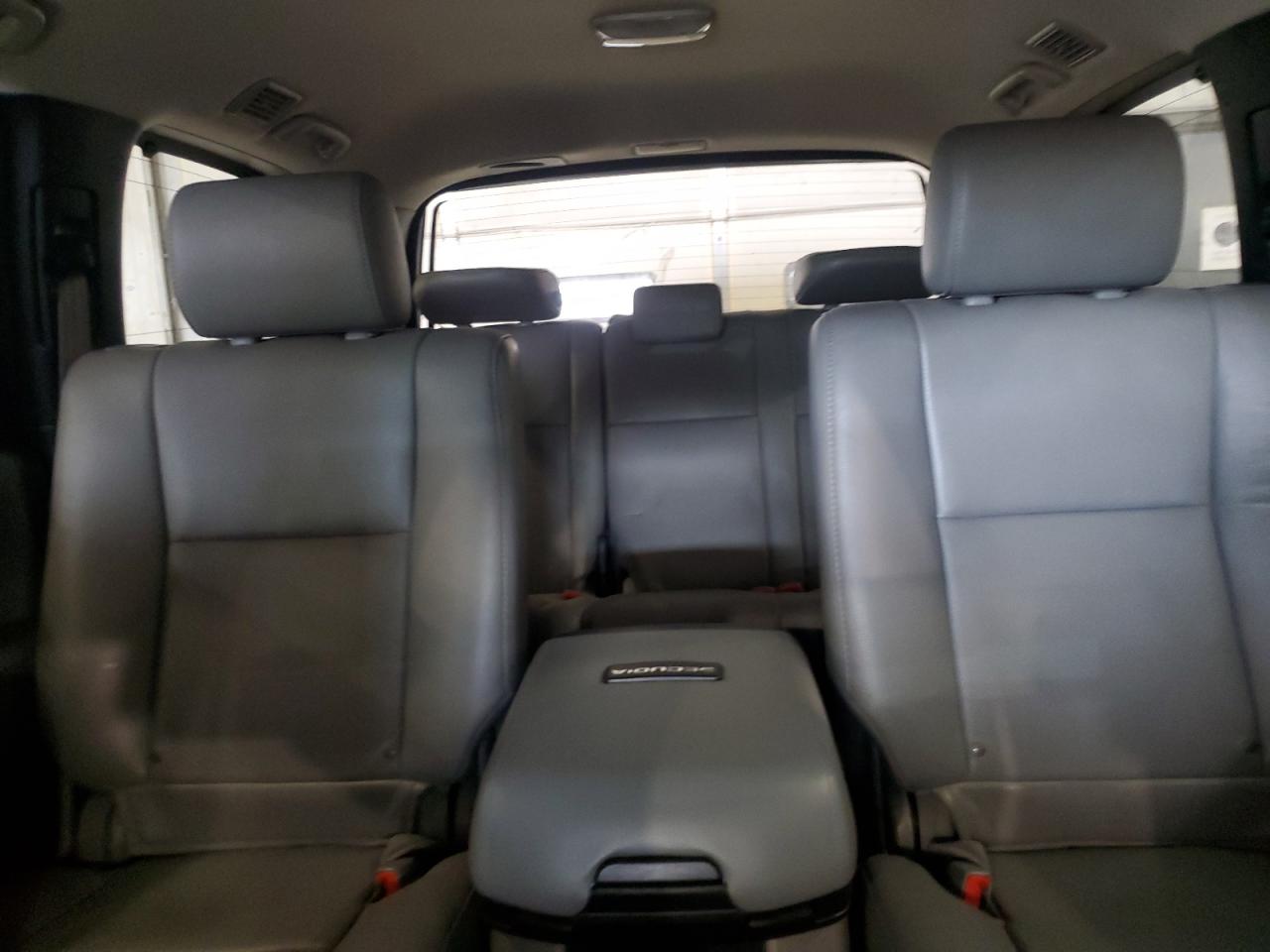2013 Toyota Sequoia - Image 10