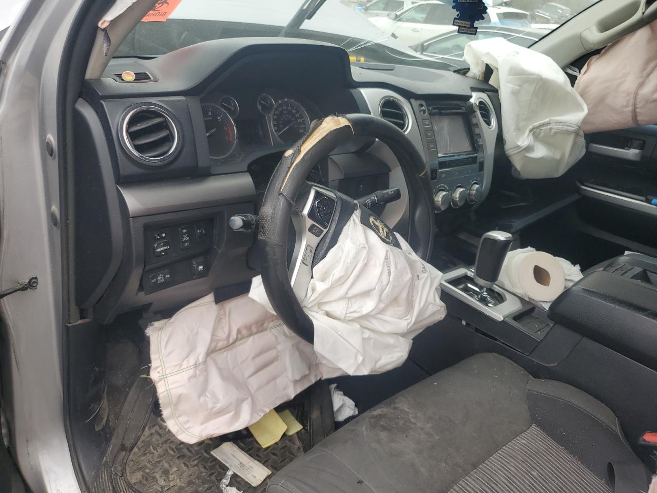 2015 Toyota Tundra - Image 8