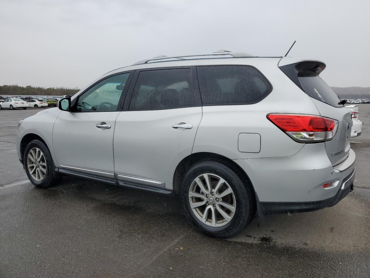 2014 Nissan Pathfinder - Image 2