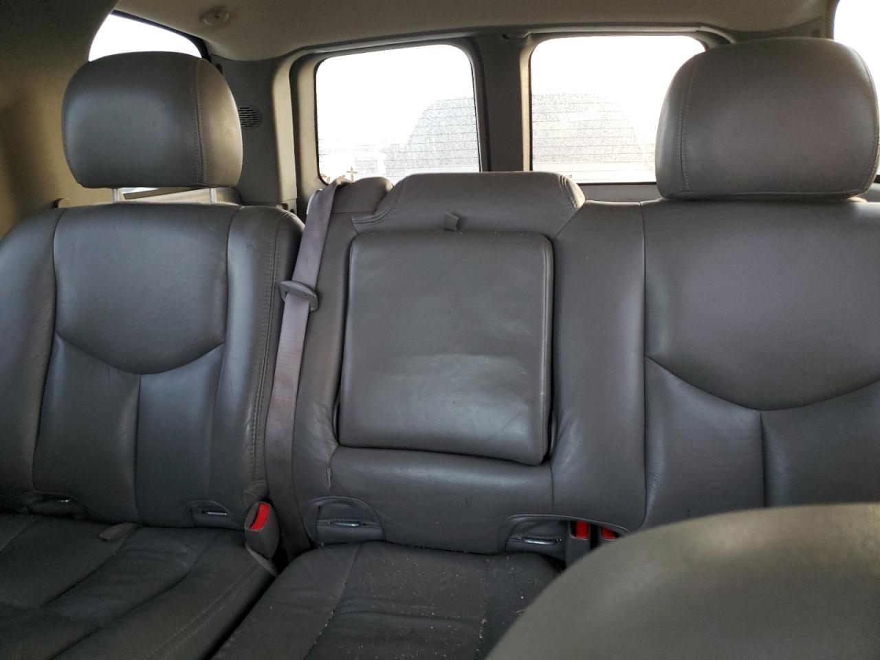2003 Chevrolet Tahoe - Image 10