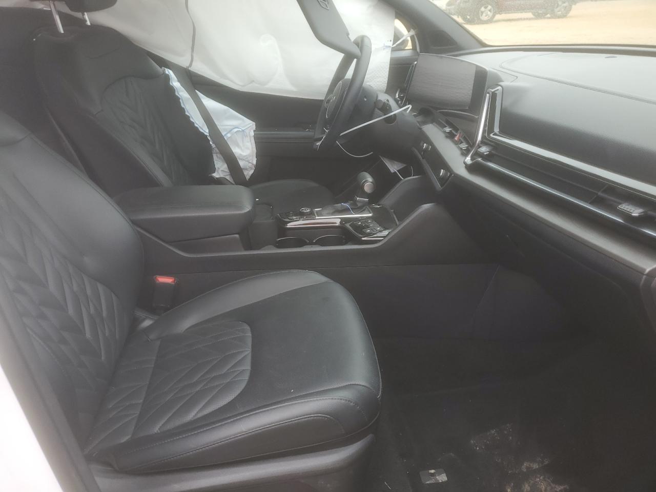 2023 Kia Sportage - Image 7