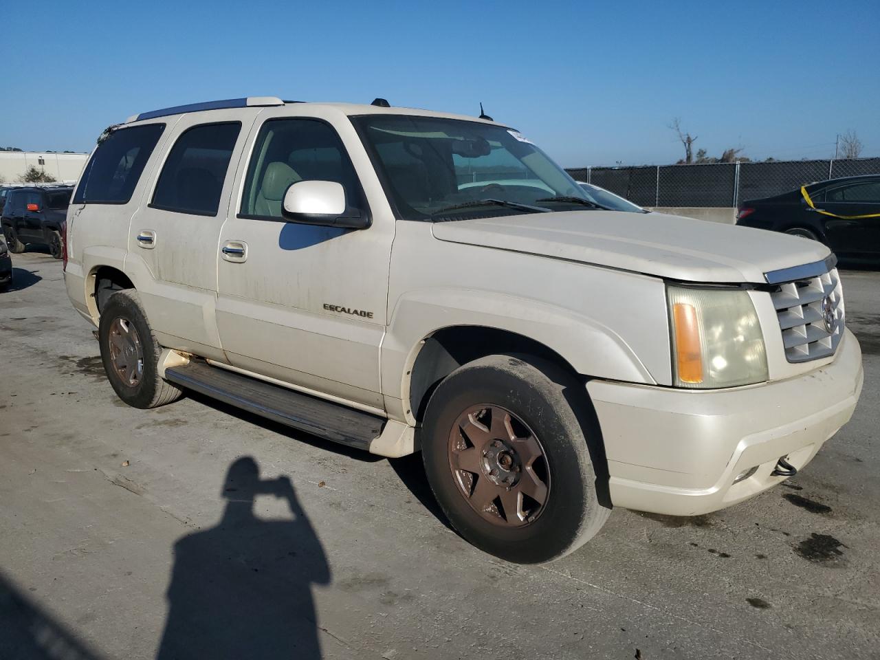 2004 Cadillac Escalade - Image 4