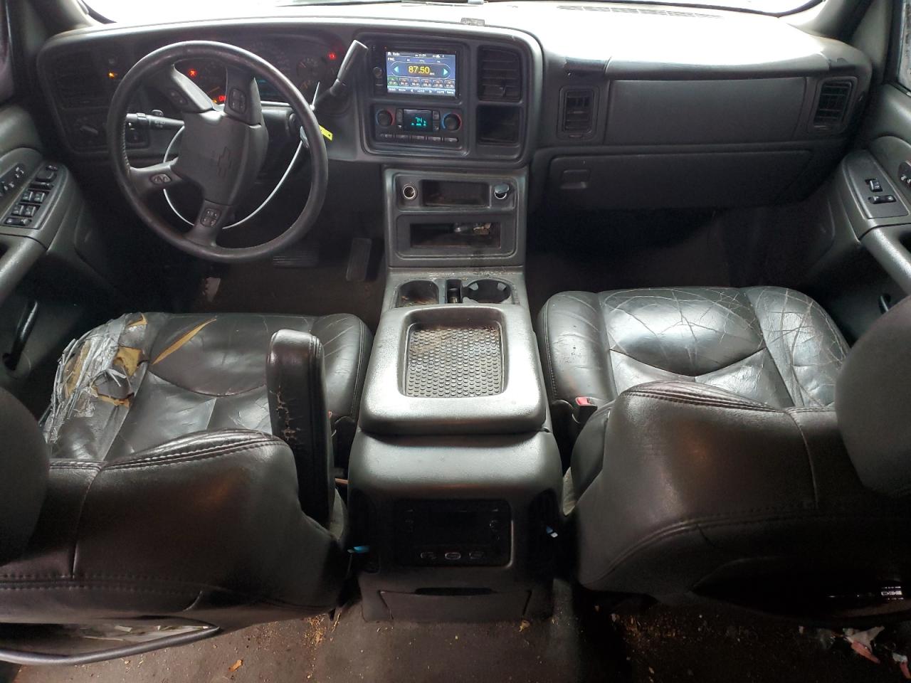 2004 Chevrolet Avalanche - Image 8