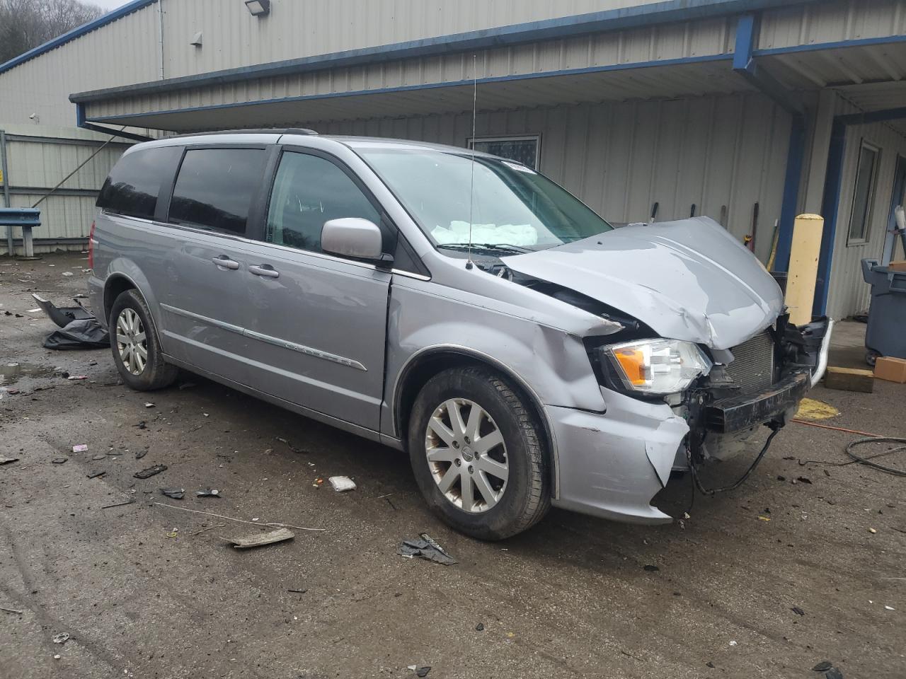 2015 Chrysler Town & Country - Image 4