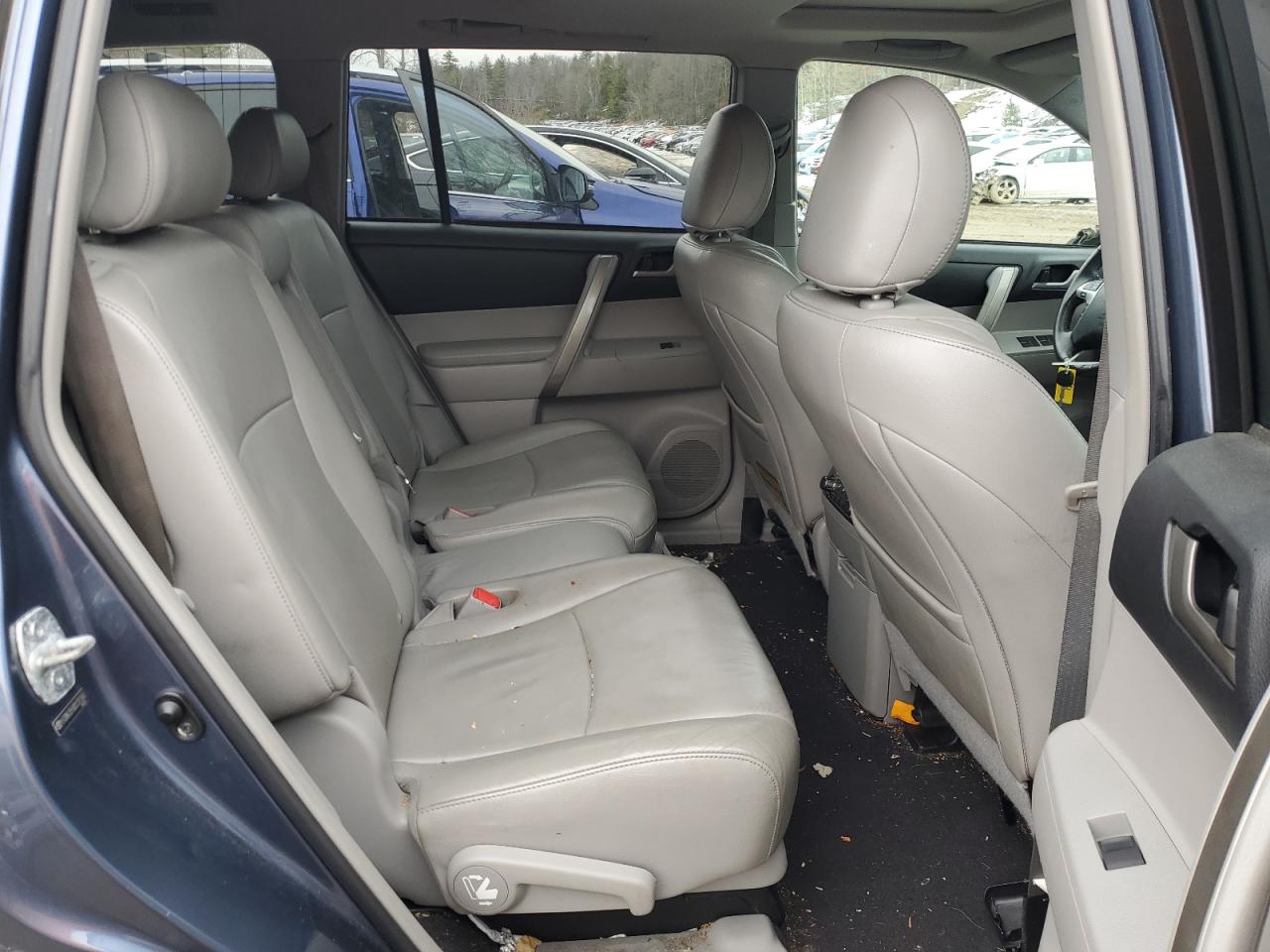 2013 Toyota Highlander - Image 11