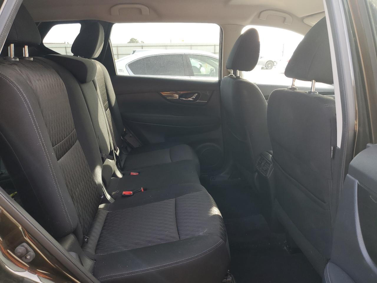 2017 Nissan Rogue - Image 11