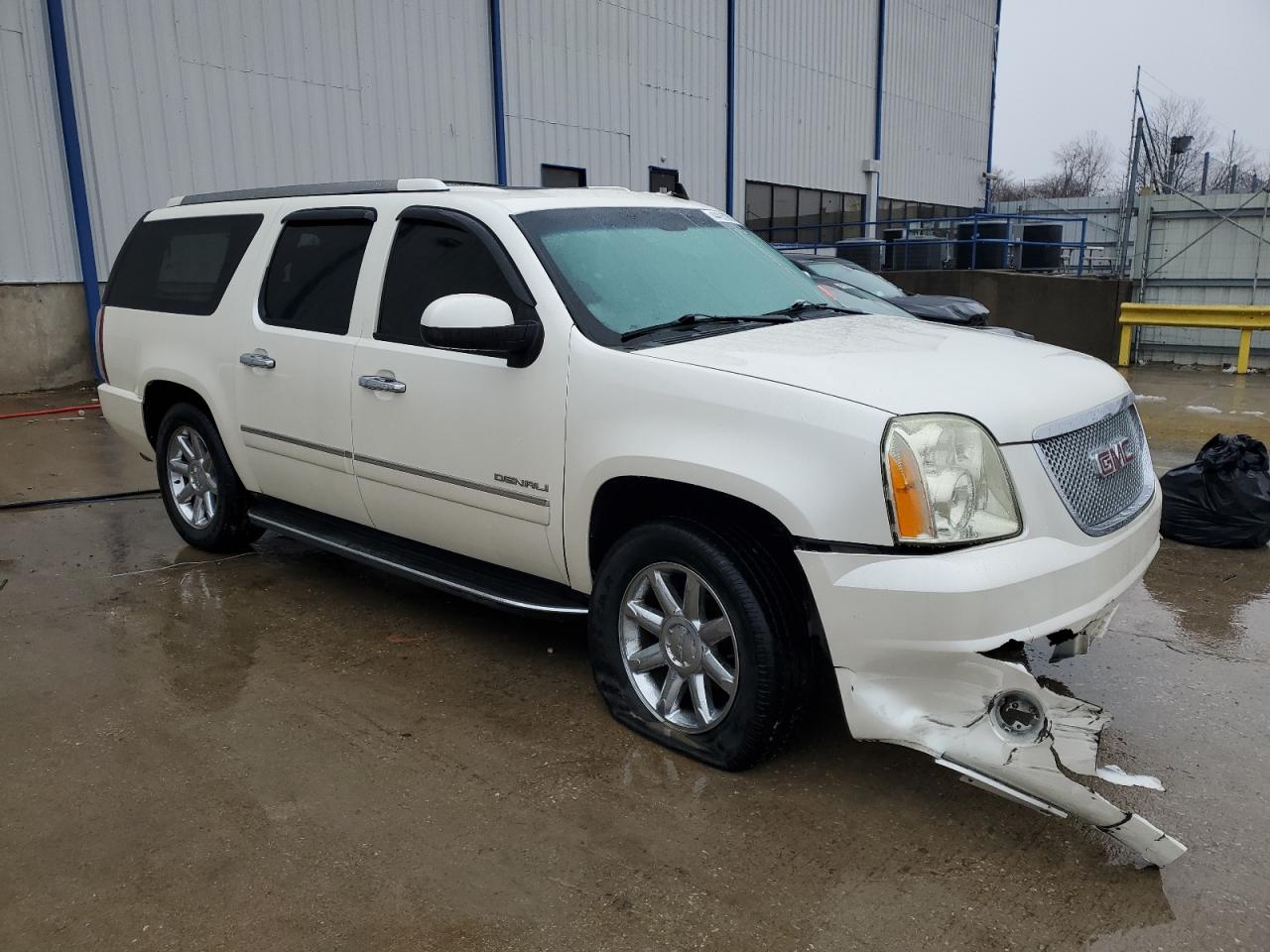 2011 GMC Yukon - Image 4