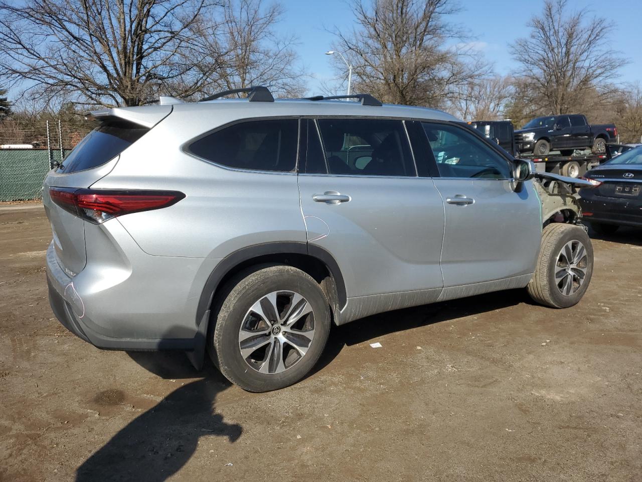 2021 Toyota Highlander - Image 3