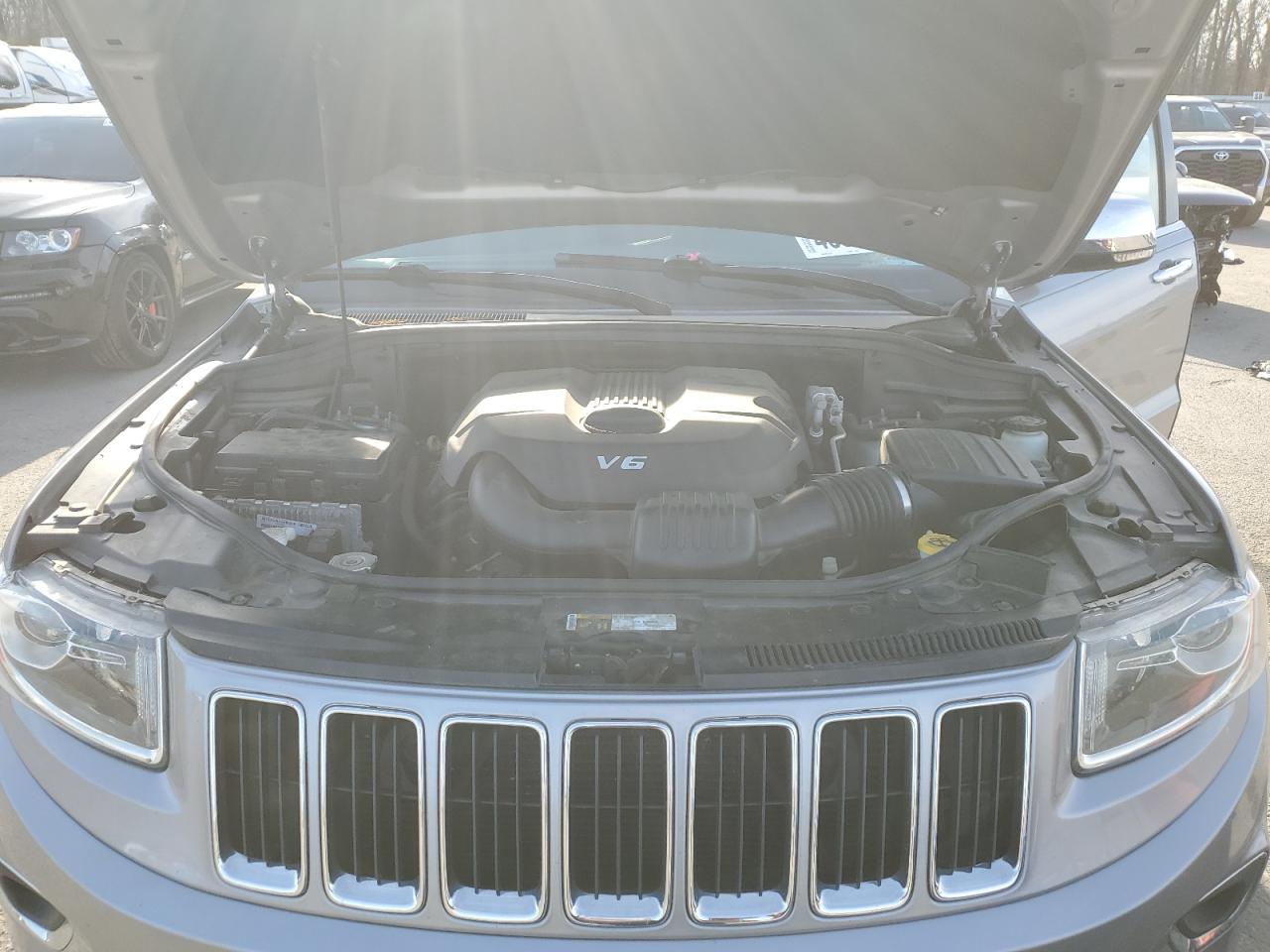 2015 Jeep Grand Cherokee - Image 12