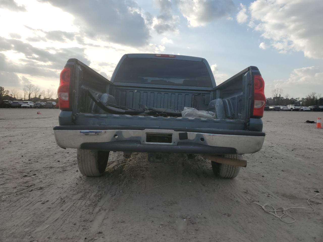 2007 Chevrolet Silverado - Image 6