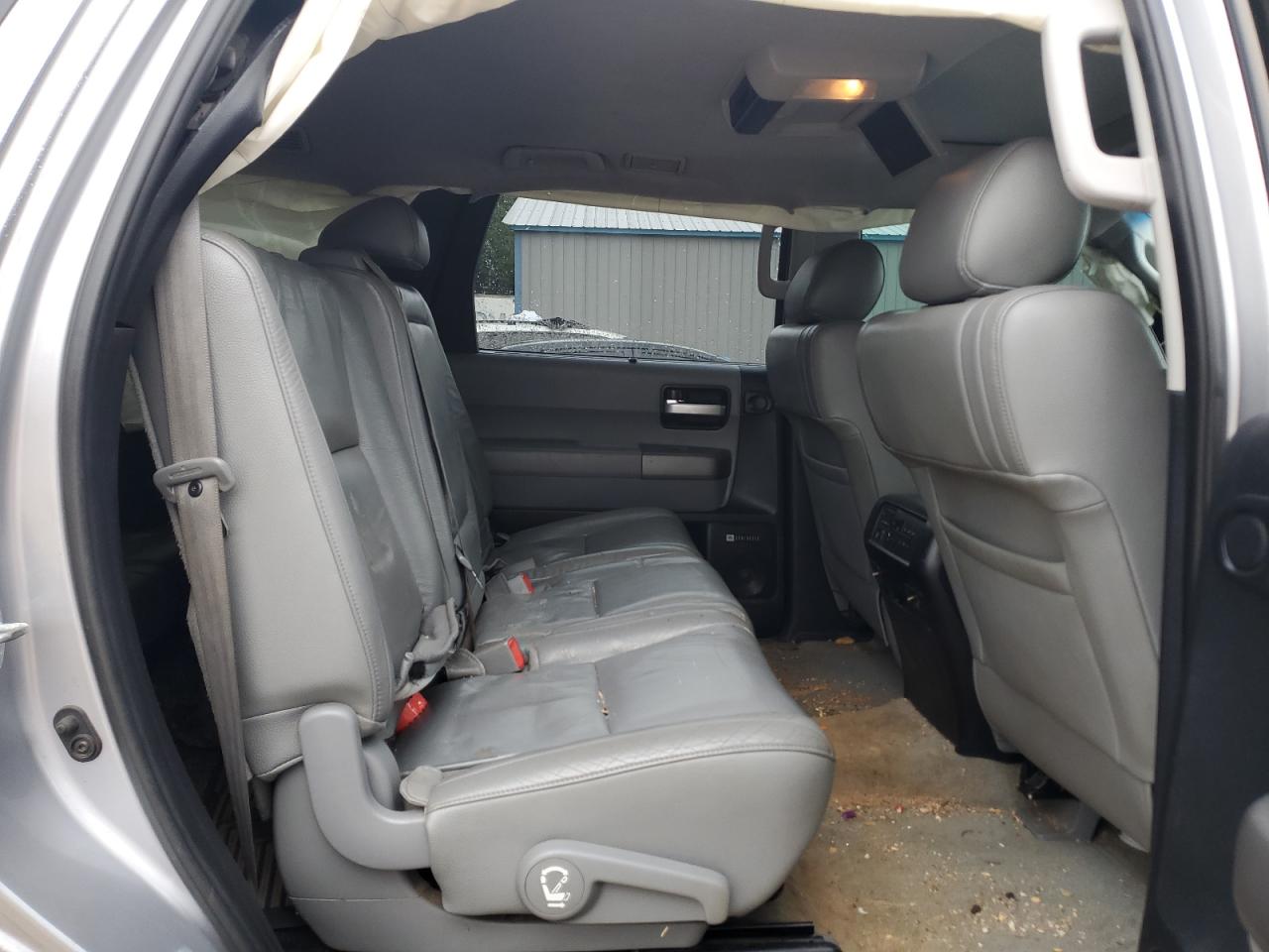 2010 Toyota Sequoia - Image 11