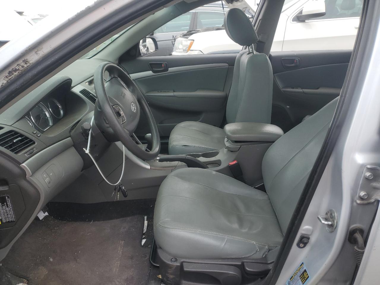 2010 Hyundai Sonata - Image 7