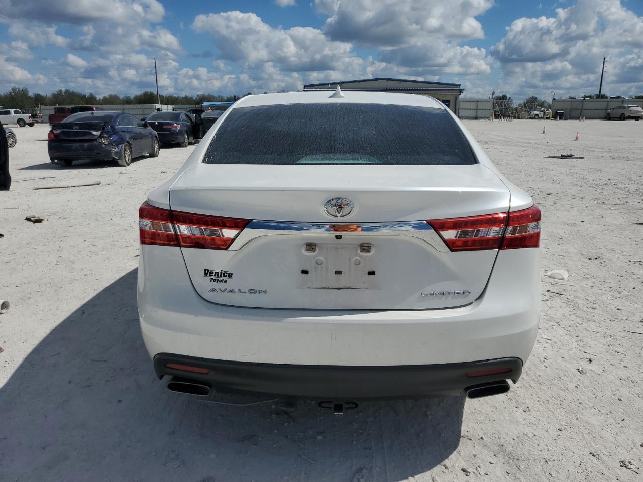 2014 Toyota Avalon - Image 6