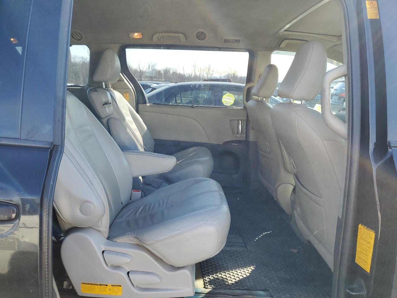 2014 Toyota Sienna - Image 11