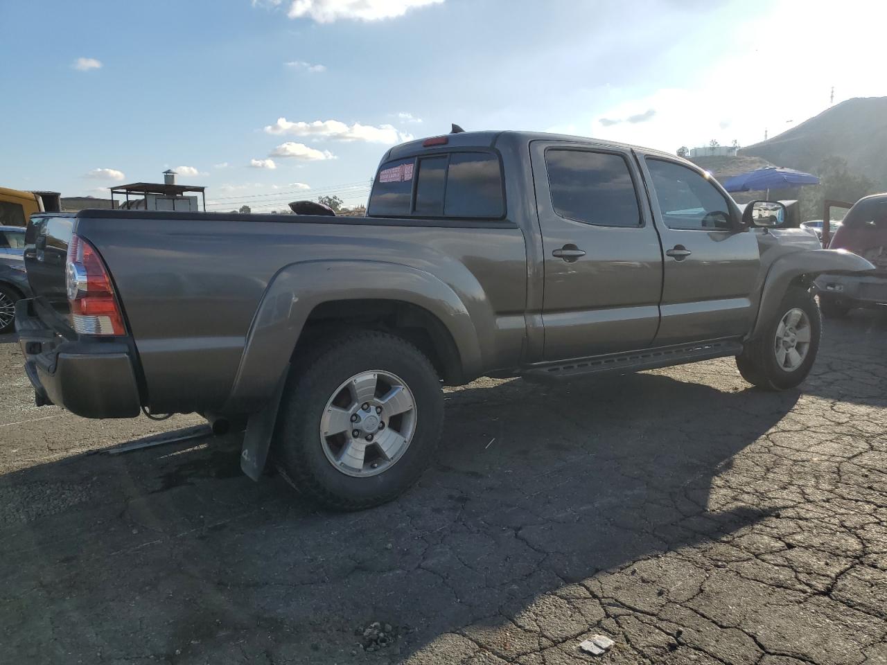 2015 Toyota Tacoma - Image 3
