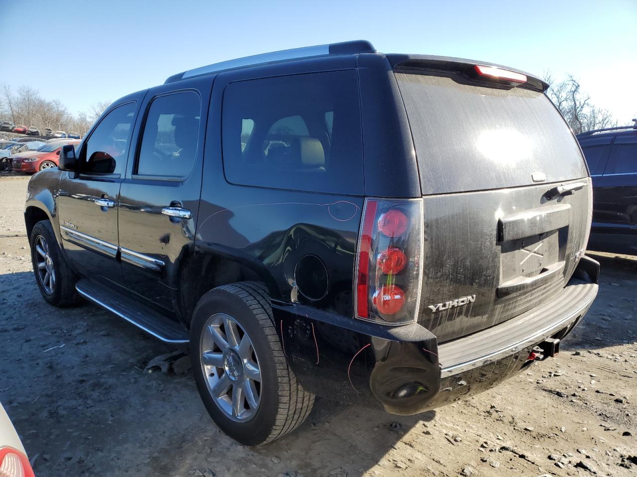2007 GMC Yukon - Image 2