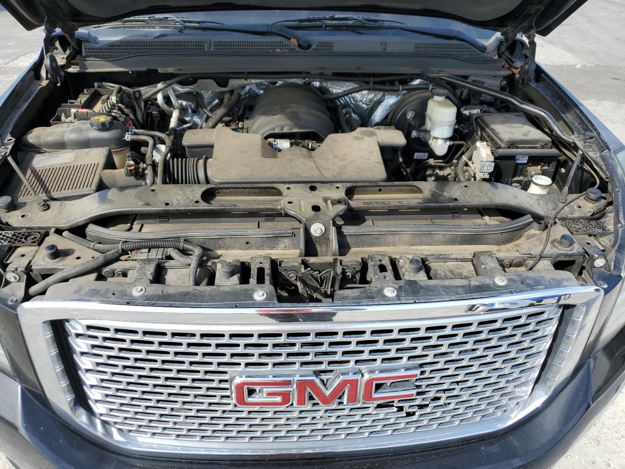 2015 GMC Yukon - Image 13