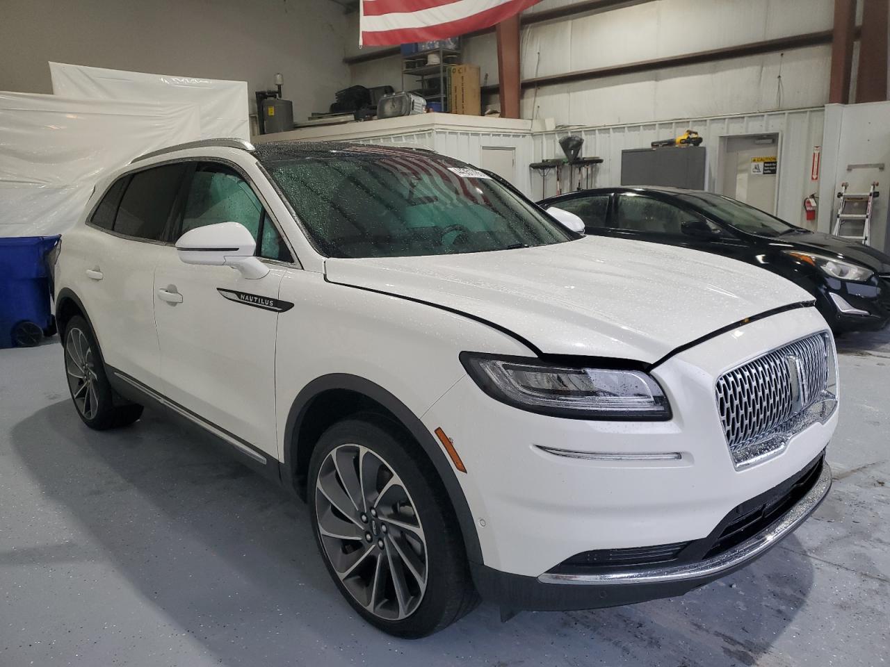 2021 Lincoln Nautilus - Image 4