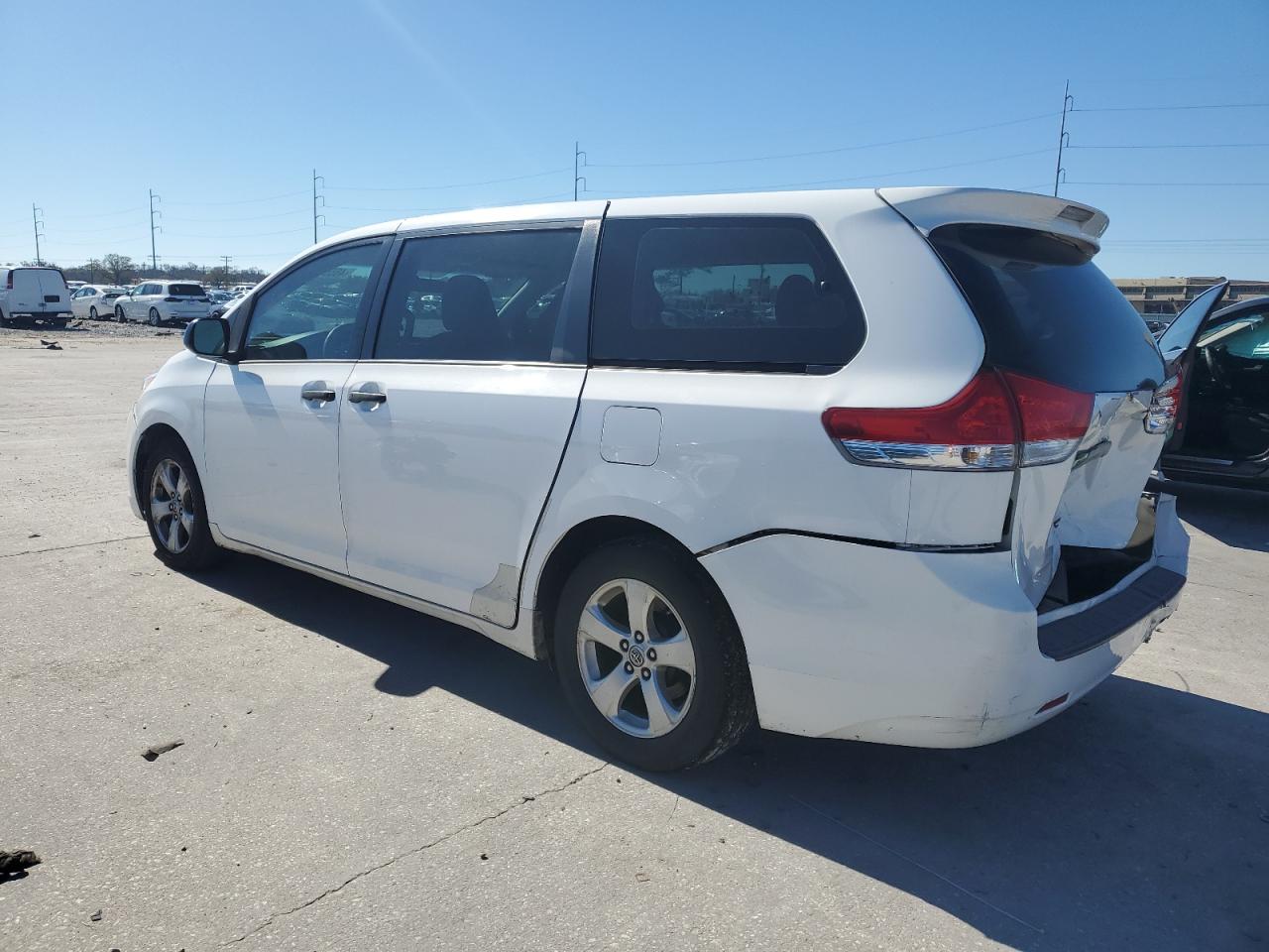 2013 Toyota Sienna - Image 2