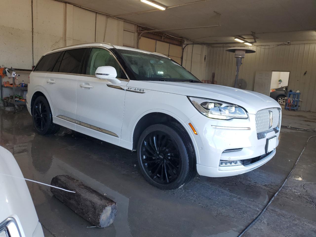 2021 Lincoln Aviator - Image 4