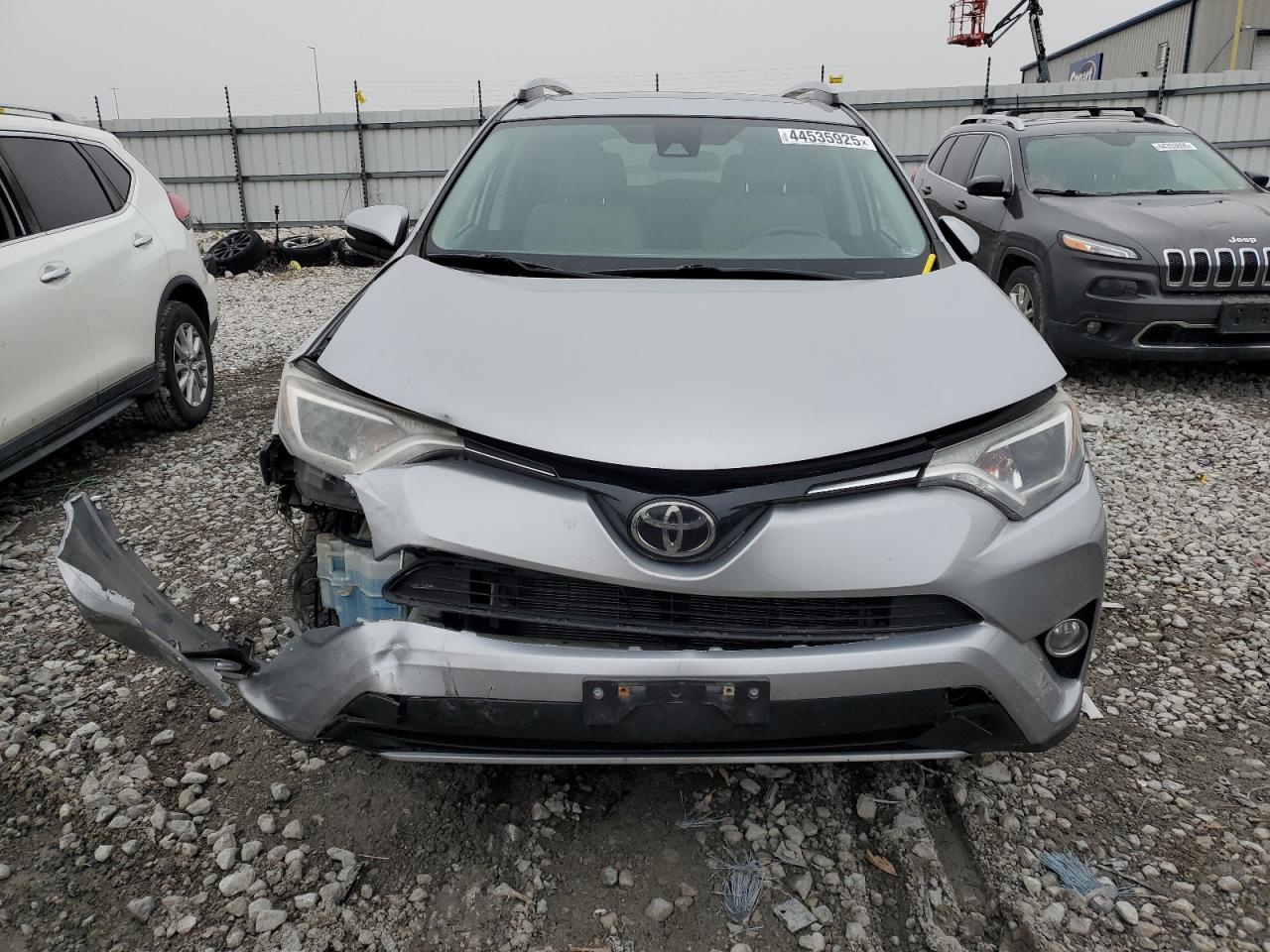 2017 Toyota RAV 4 - Image 5